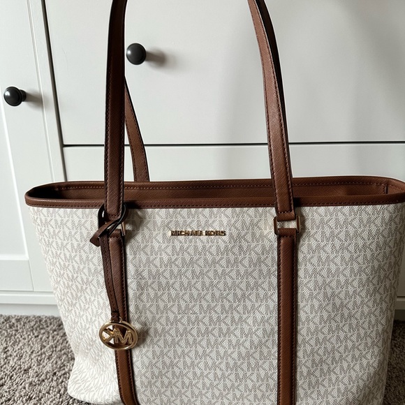 Michael Kors laptop bag - cream and brown - Picture 2 of 5